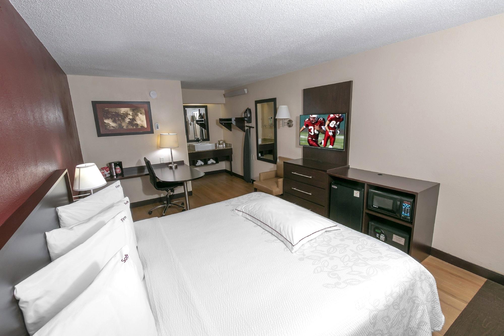 Red Roof Plus+ - Forest Park / Hampton Ave. Hotel Saint Louis