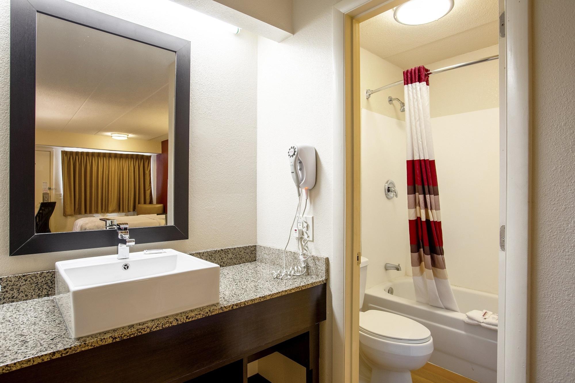 Hotel Red Roof Plus+ - Forest Park / Hampton Ave. Saint Louis