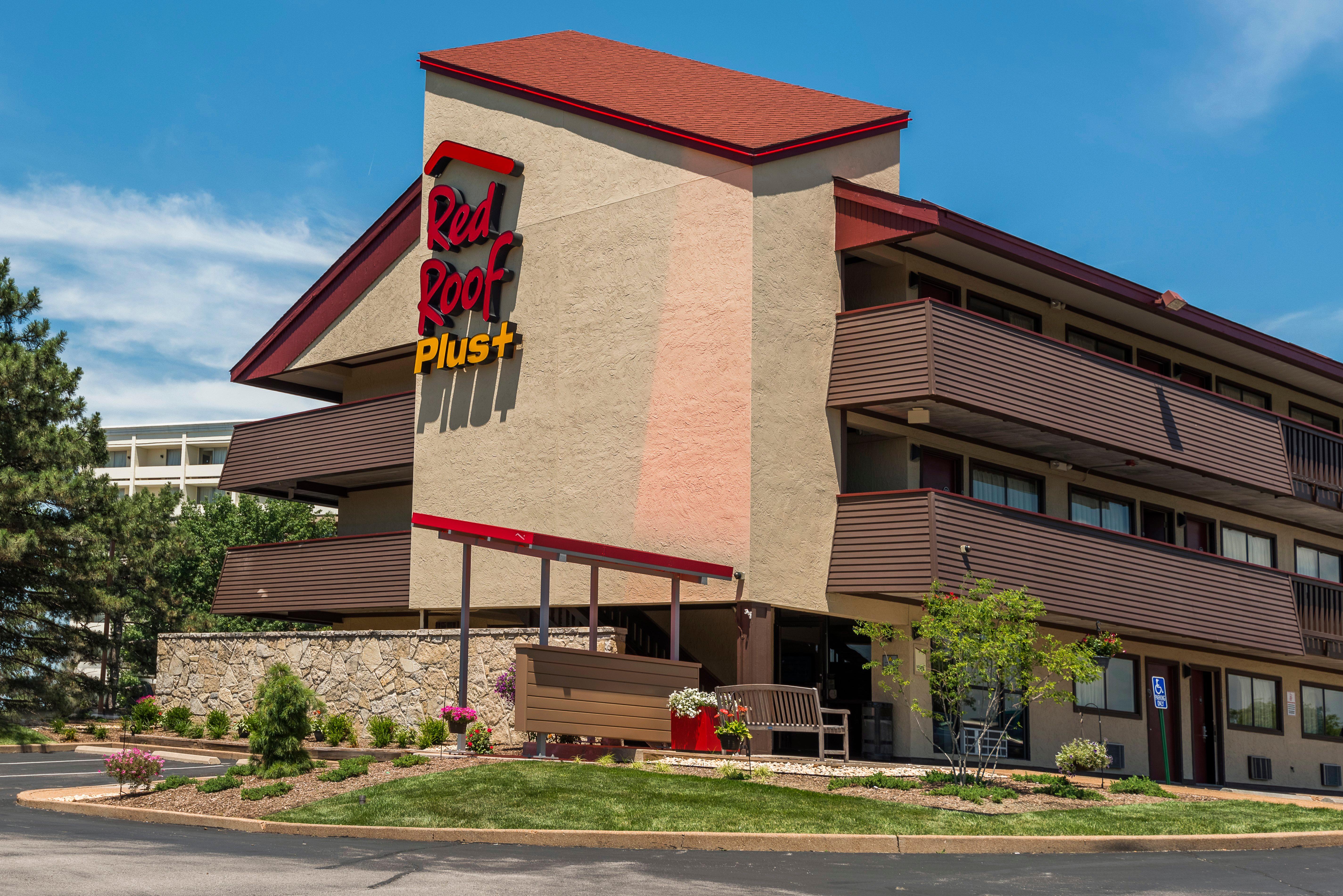 Hotel Red Roof Plus+ - Forest Park / Hampton Ave.
