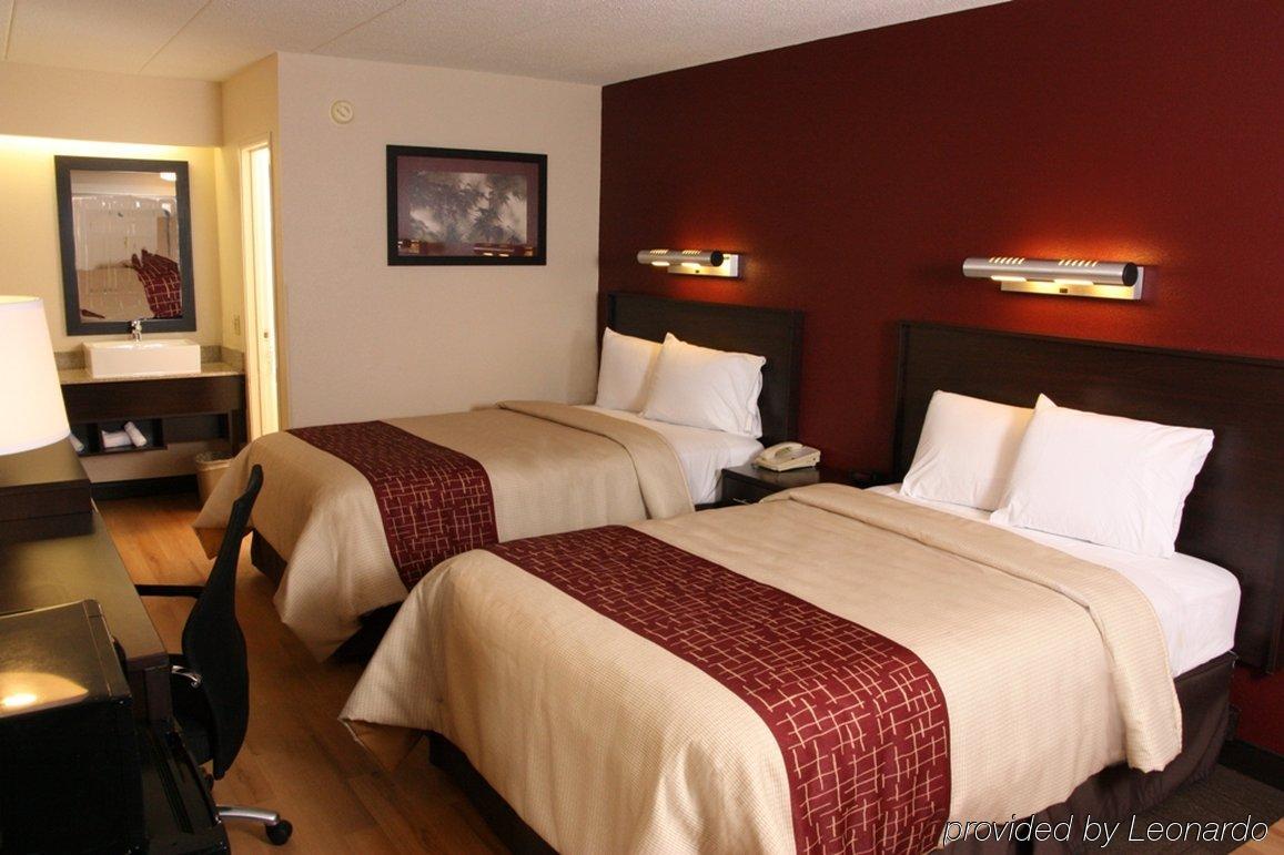 Hotel Red Roof Plus+ - Forest Park / Hampton Ave. 3*