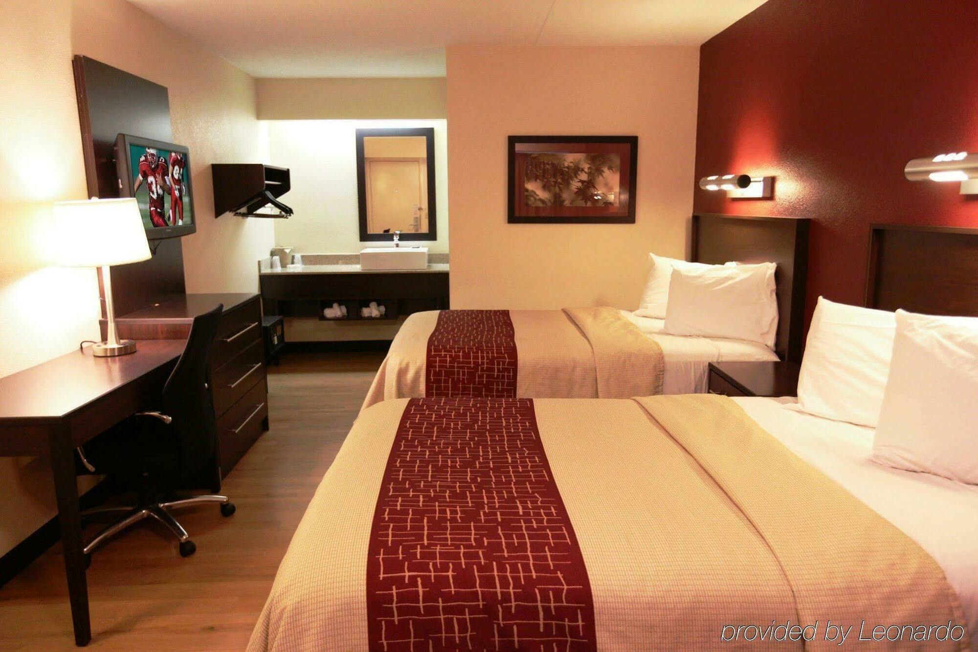 Hotel Red Roof Plus+ - Forest Park / Hampton Ave. 3*