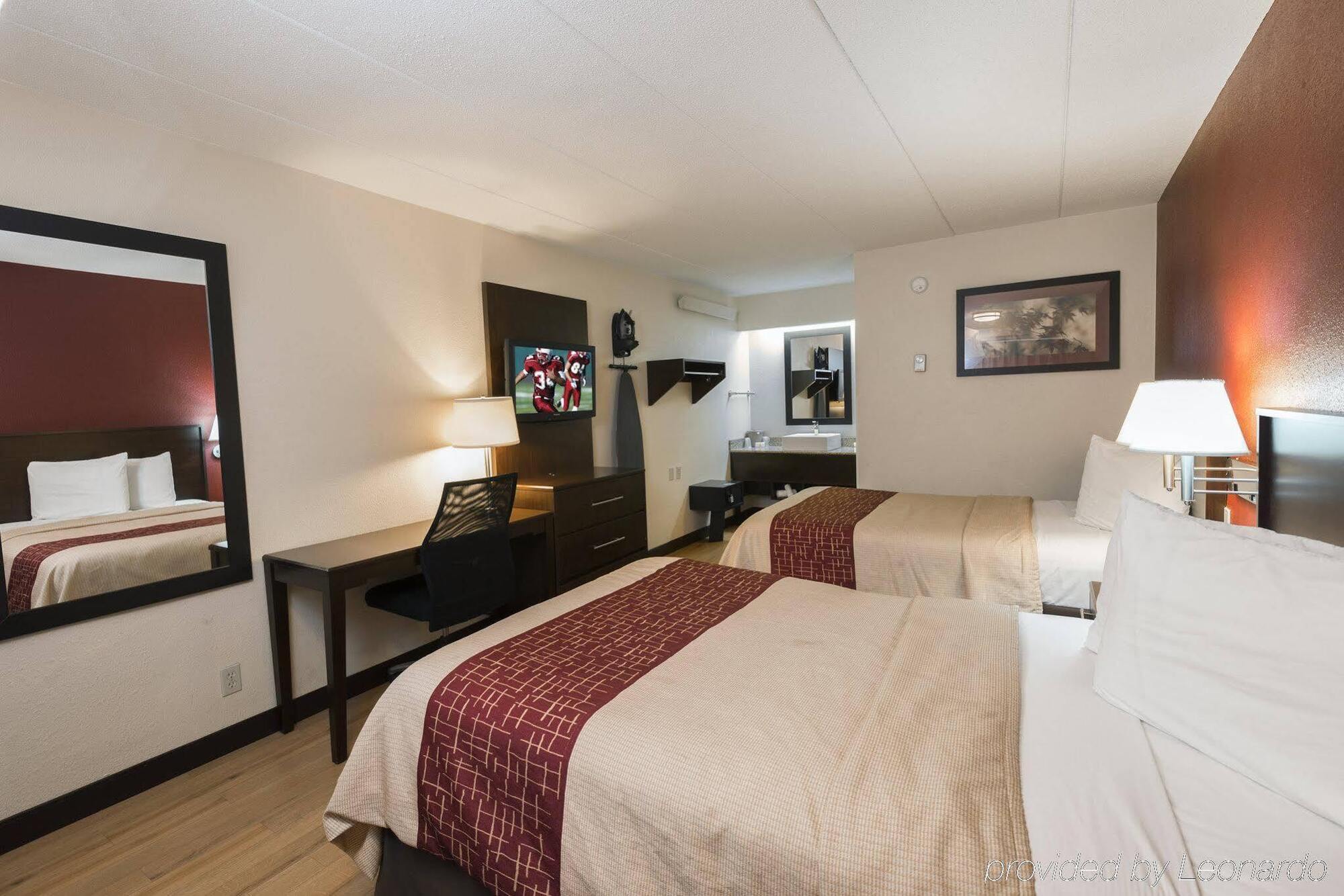 Red Roof Plus+ - Forest Park / Hampton Ave. Hotel 3*