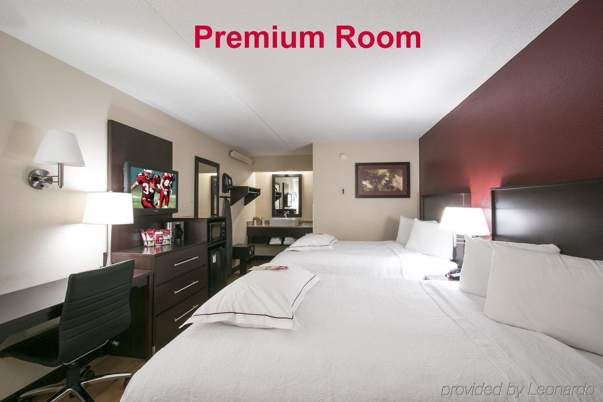 Red Roof Plus+ - Forest Park / Hampton Ave. Hotel 3*